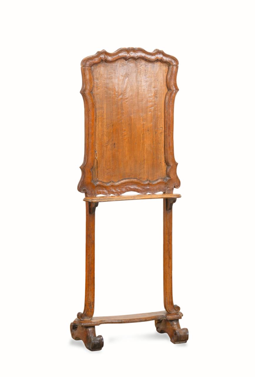 ITALIAN WALNUT FIRE SCREEN, 18TH C.