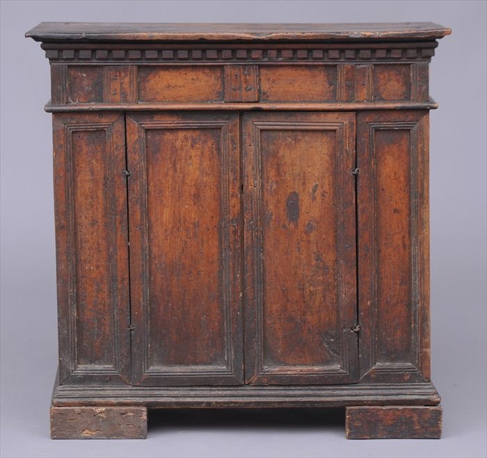 ITALIAN WALNUT SMALL CREDENZA The