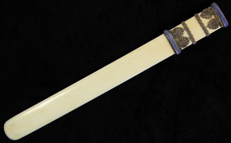 Ivory and Silver Page Turnerrounded