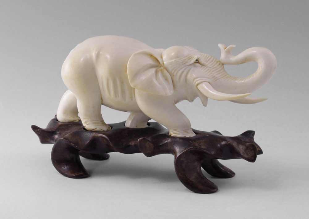 IVORY ELEPHANT: 2 1/2'' h. x 6