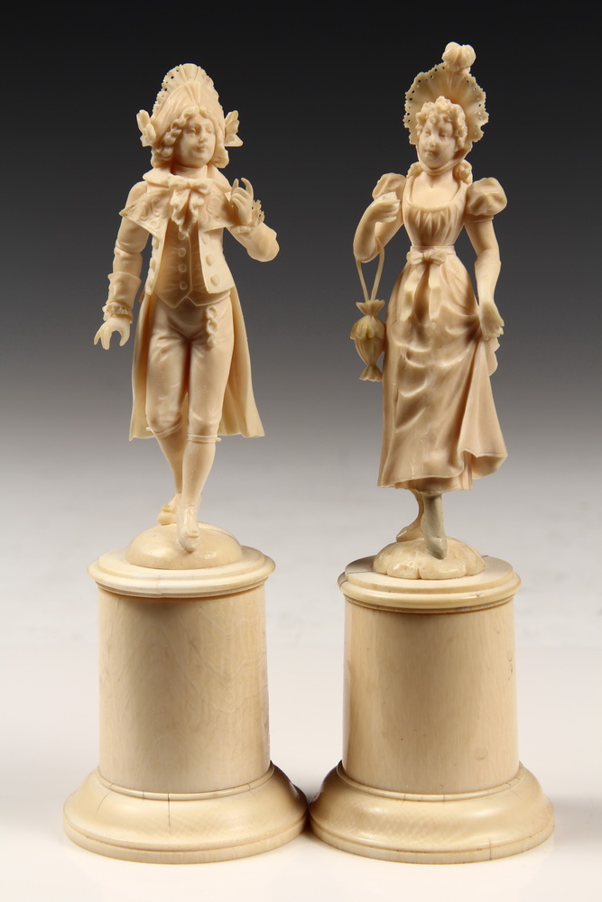 IVORY FIGURINES - Figures of French
