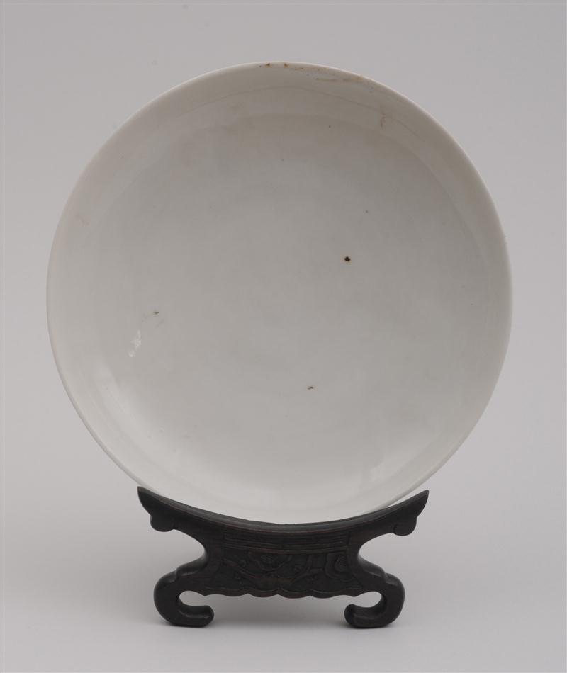 IVORY GLAZED PORCELAIN FOOTED