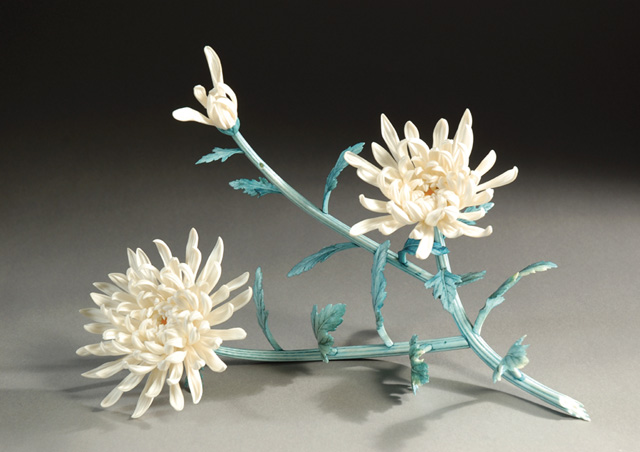 IVORY HAND CARVED WHITE DAHLIA