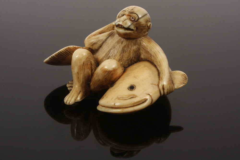 IVORY NETSUKE - 18th c or Earlier