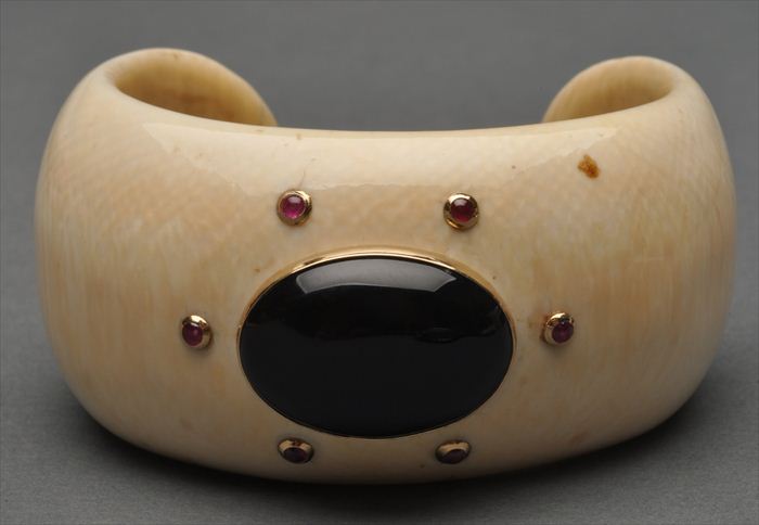 IVORY ONYX AND RUBY CUFF