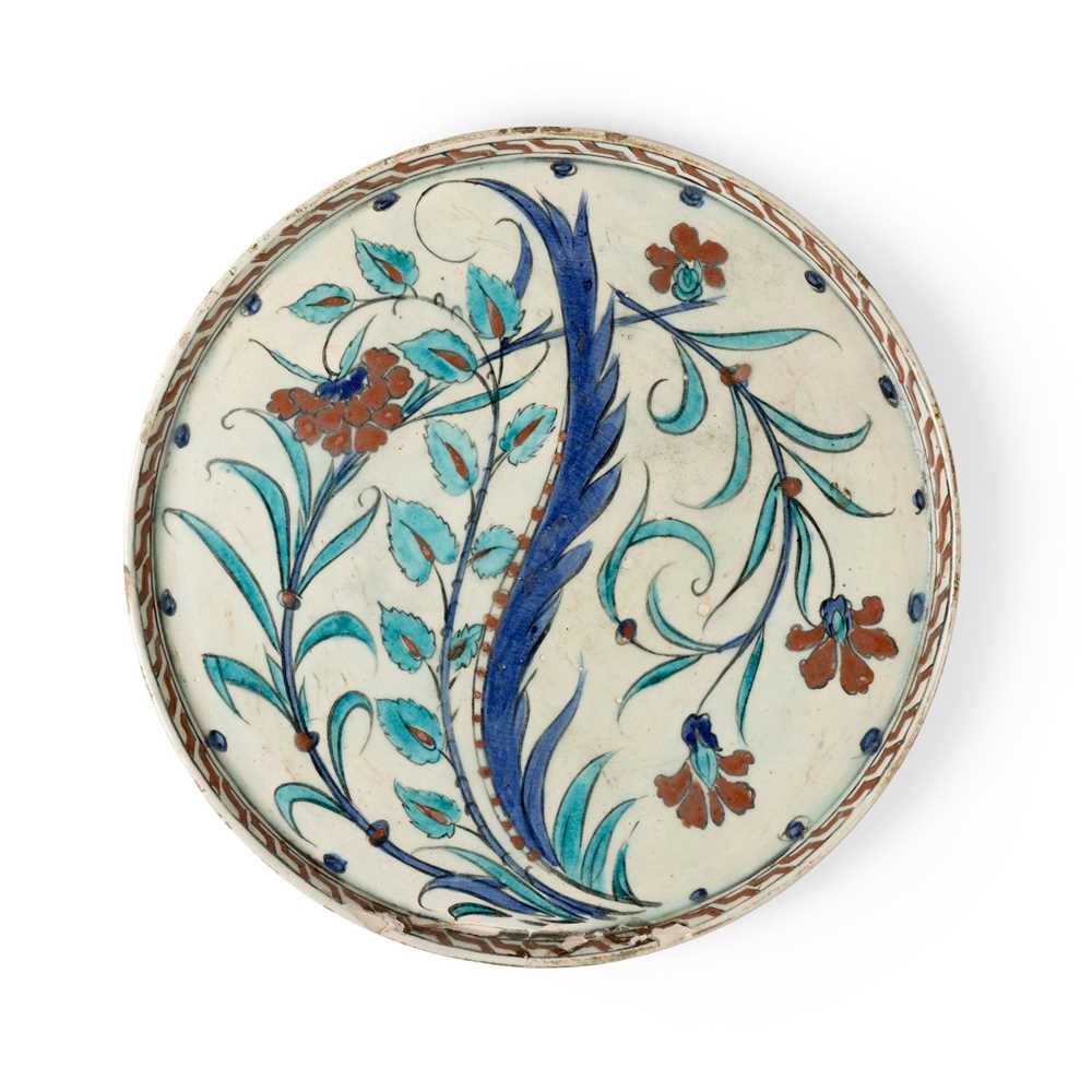 IZNIK-STYLE RIMLESS POTTERY DISH