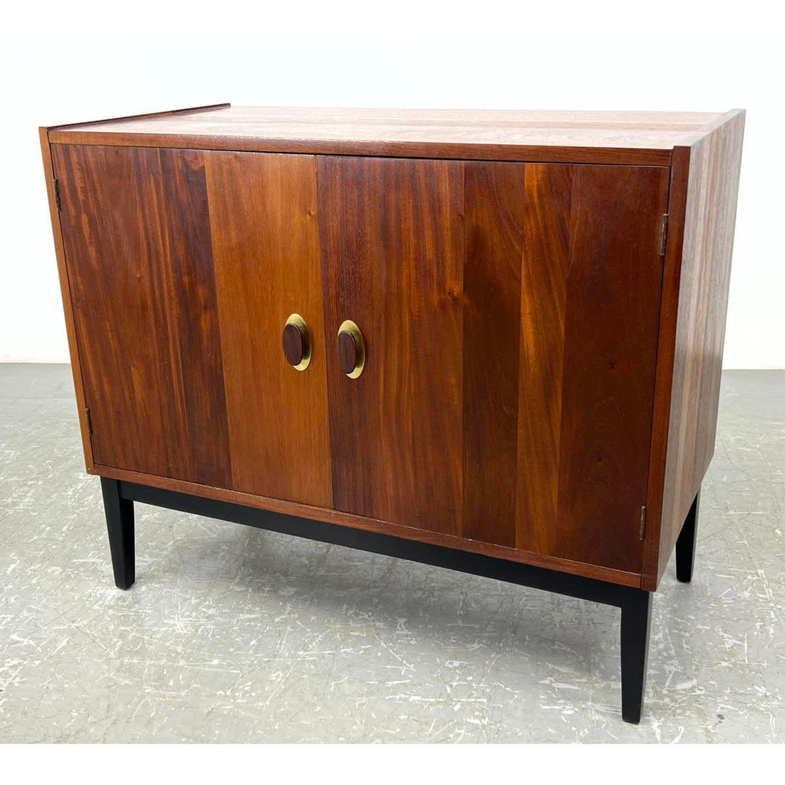 Jack Cartwright 2 Door Server