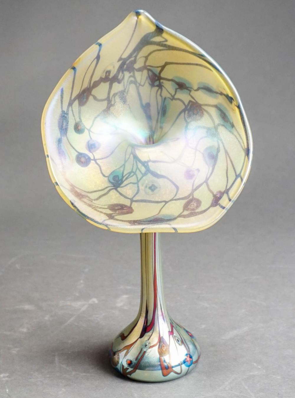JACK-IN-THE-PULPIT ART GLASS VASE