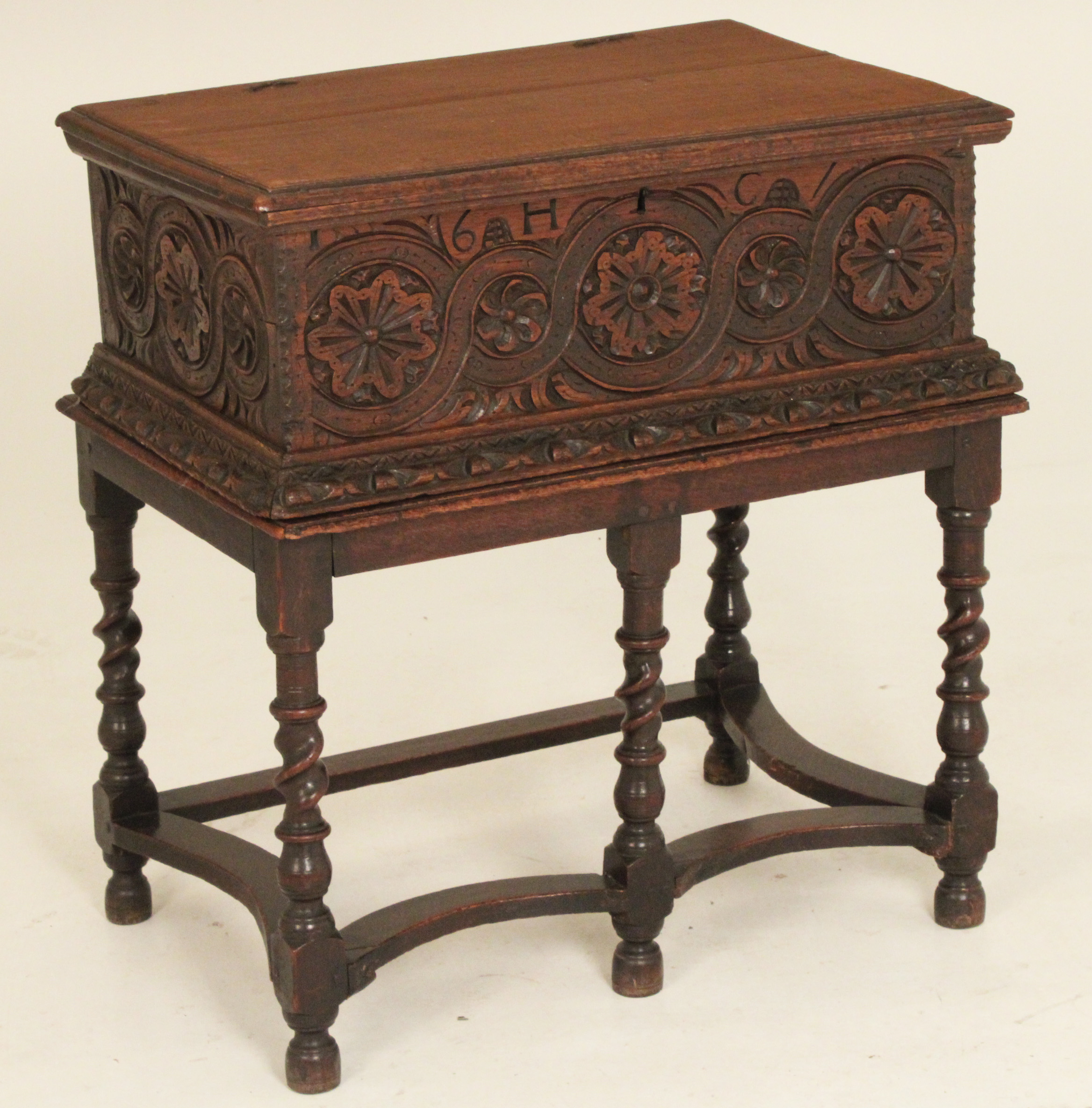 JACOBEAN STYLE OAK CARVED LIFT