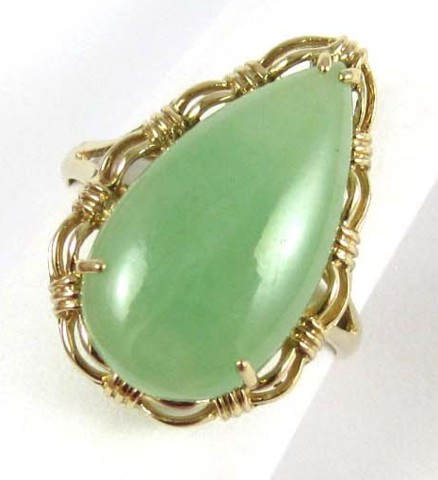 JADE AND FOURTEEN KARAT GOLD RING