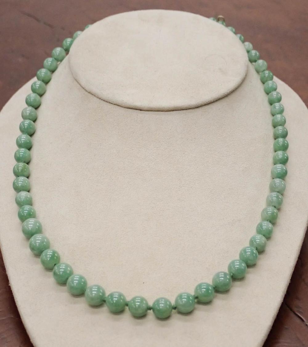 JADE AND FOURTEEN KARAT GOLD BEAD