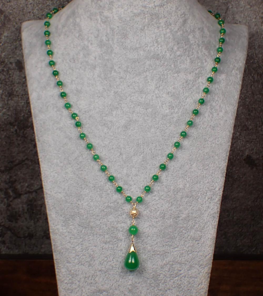 JADE AND FOURTEEN KARAT GOLD BEAD