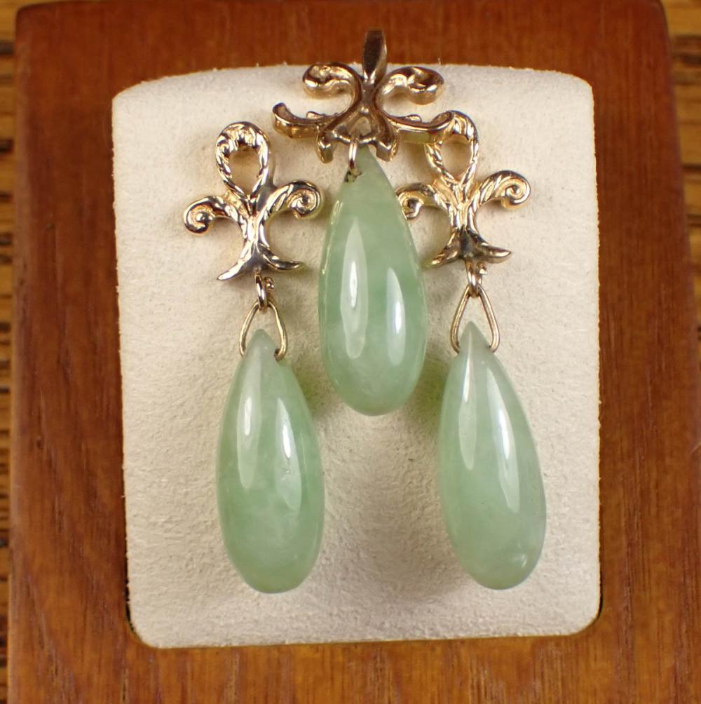 JADE AND GOLD PENDANT AND EARRING