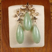 JADE AND GOLD PENDANT AND EARR