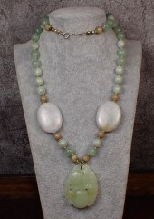 JADE, AVENTURINE AND SERPENTIN