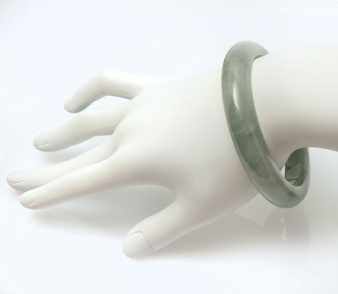 JADE BANGLE BRACELET: Really lovely