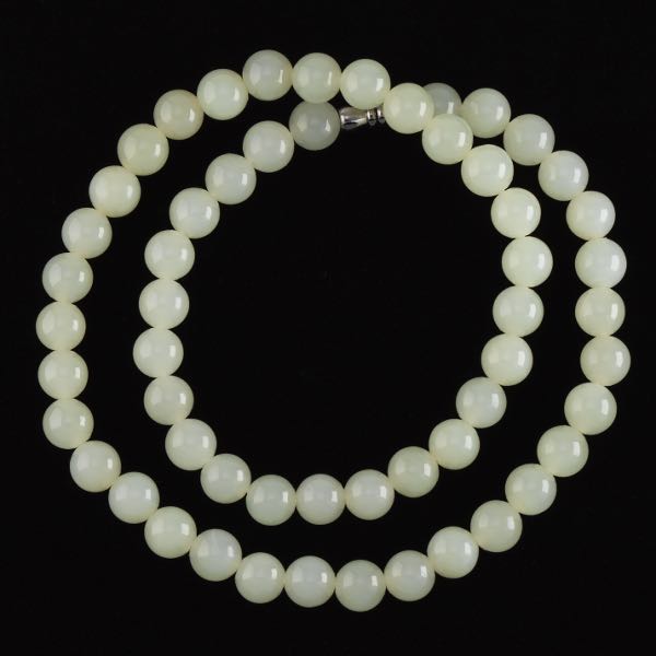 JADE BEAD NECKLACE 17 ½"L Beaded