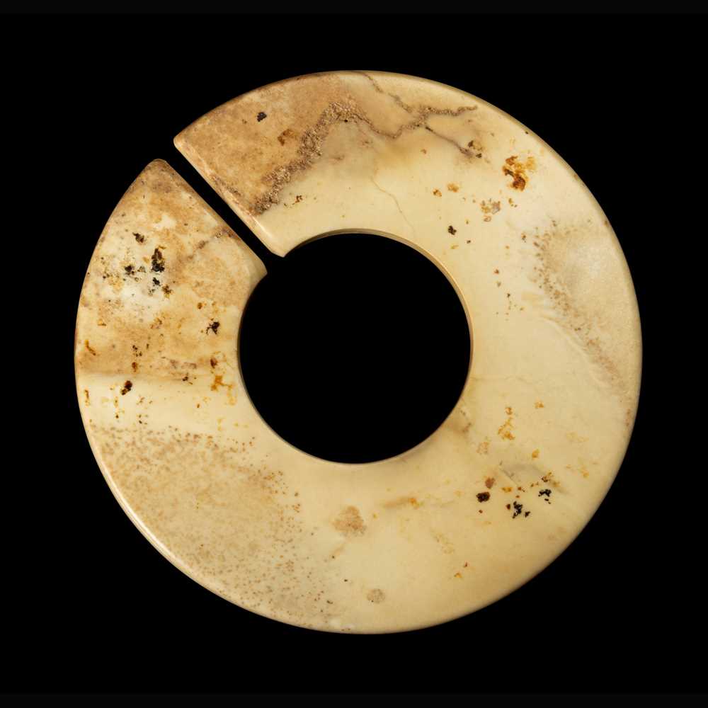 JADE EARRING HAN DYNASTY ?