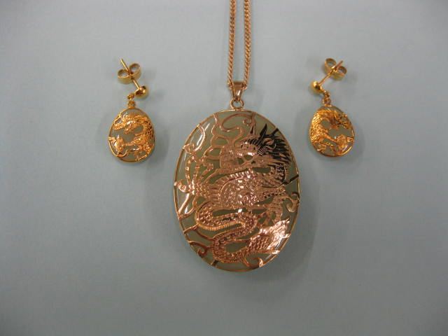 Jade Pendant & Earrings gold on