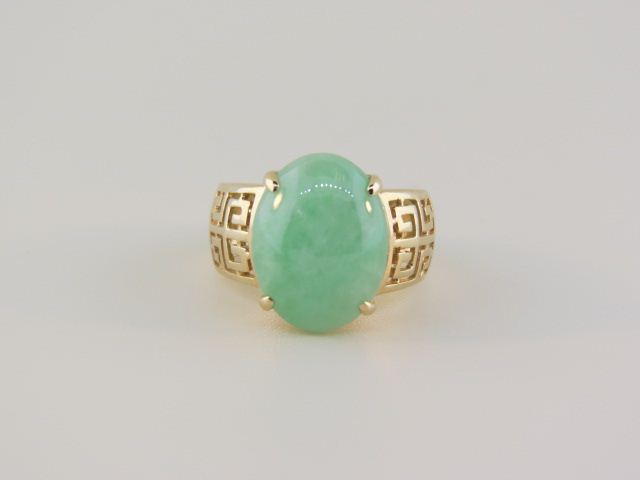 Jade Ring apple green cabachon in
