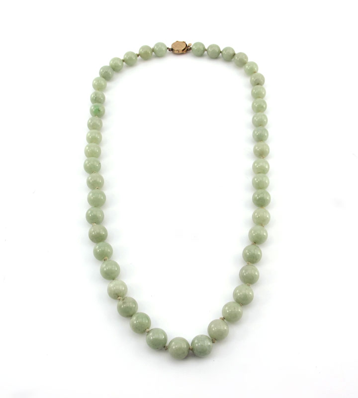 JADEITE JADE NECKLACE: A 22''