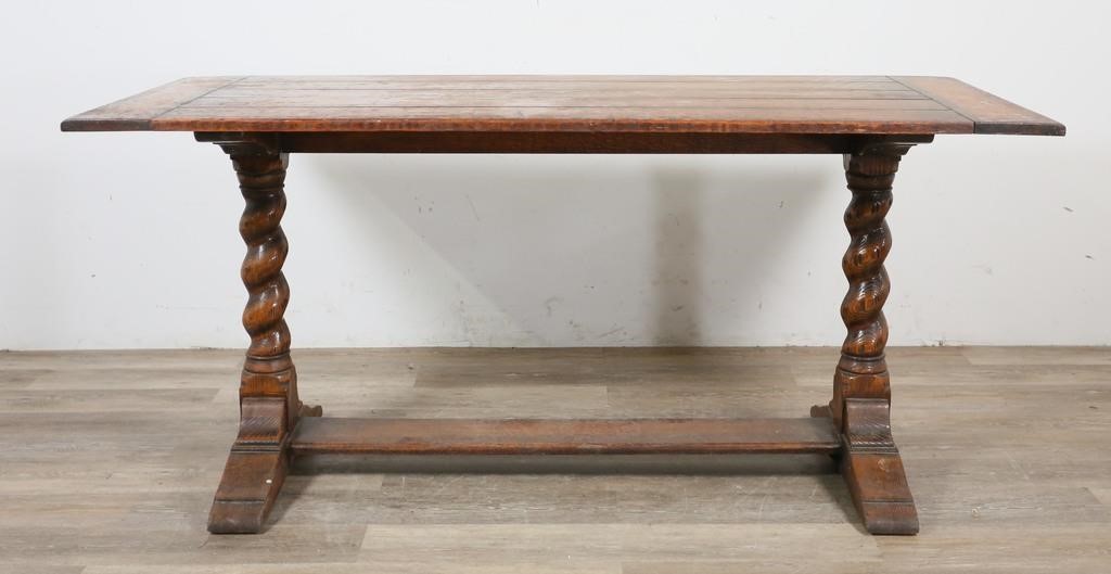 JAMESTOWN LOUNGE CO. FEUDAL OAK
