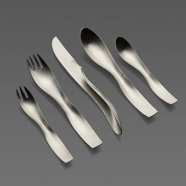 János Megyik. Danube flatware