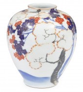 JAPANESE ARITA PORCELAIN VASEJ