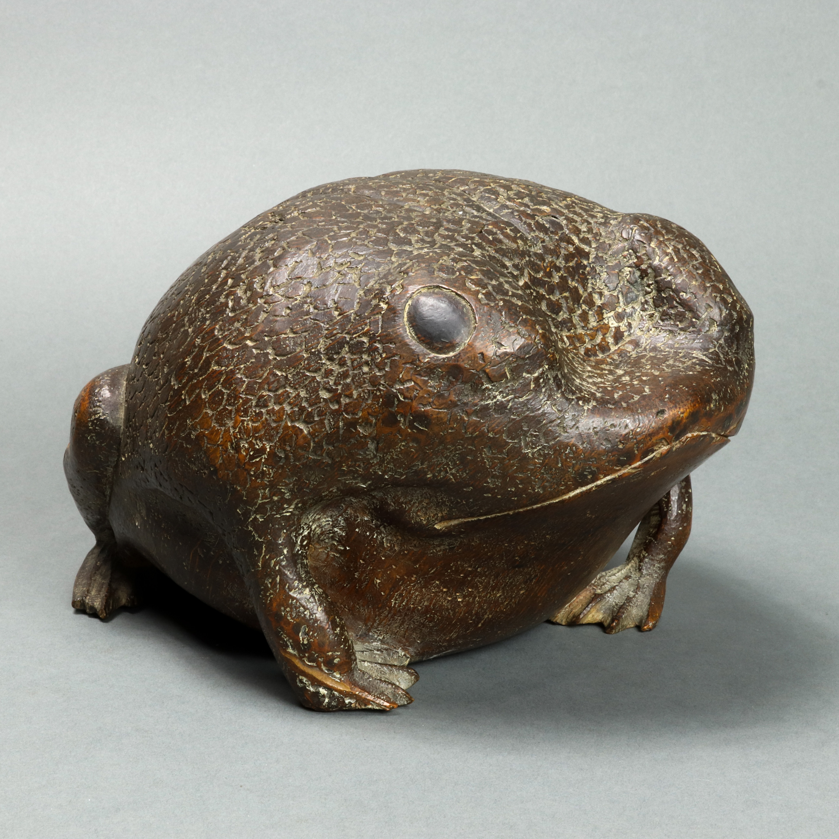 JAPANESE BAMBOO CARVING OF A TOAD