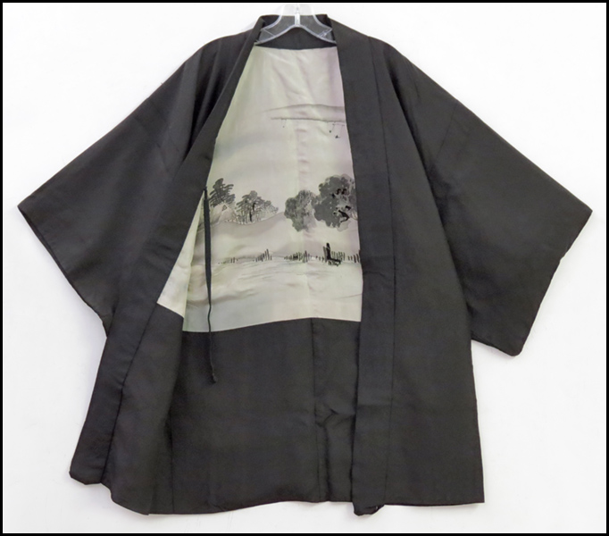 JAPANESE BLACK SILK SHORT KIMONO.