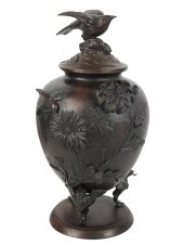 JAPANESE BRONZE COVERED URNJap