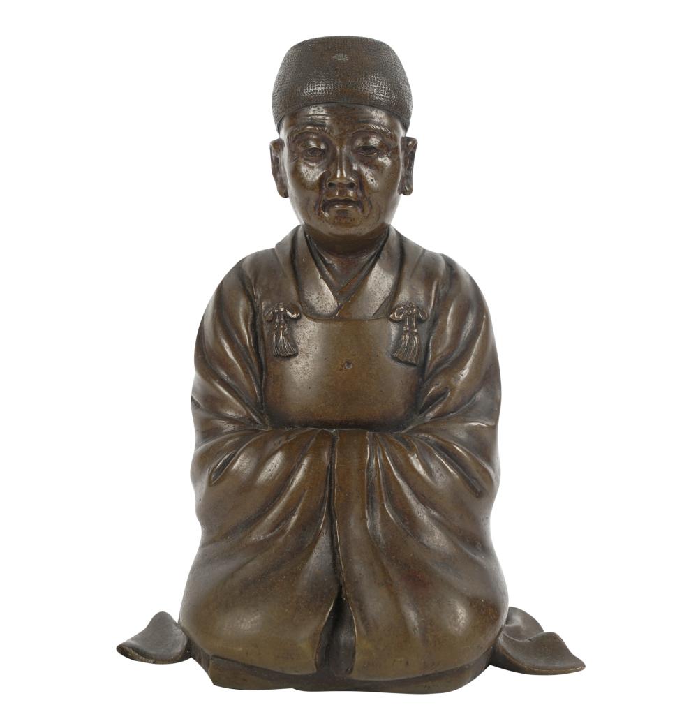 JAPANESE BRONZE FIGURE OF A TEA