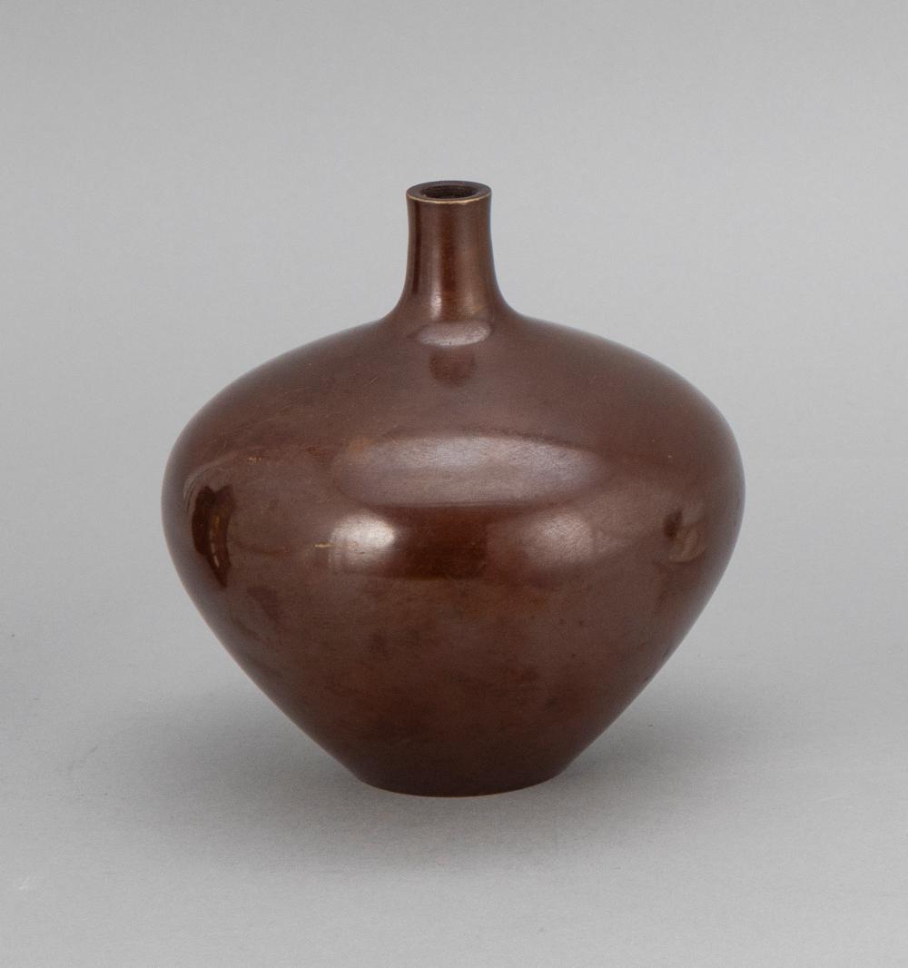 JAPANESE BRONZE VASE 20TH CENTURY