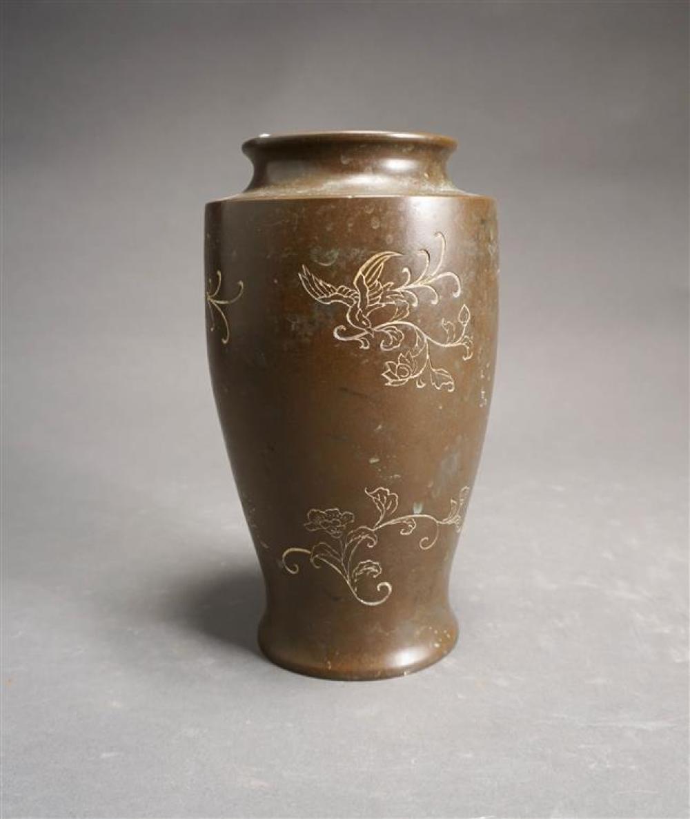 JAPANESE BRONZE VASE, H: 10