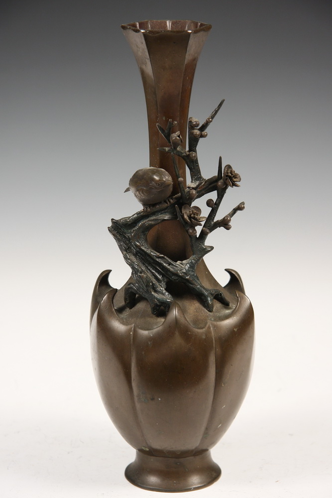 JAPANESE BRONZE VASE - Meiji Period