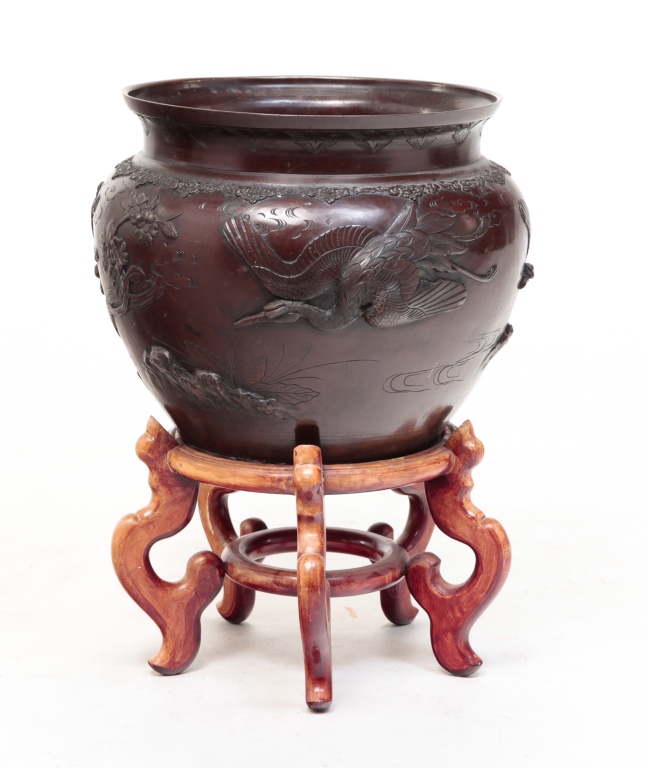 JAPANESE BRONZE VASE. Meiji period,