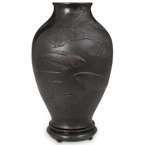 JAPANESE BRONZE VASEDESCRIPTION: