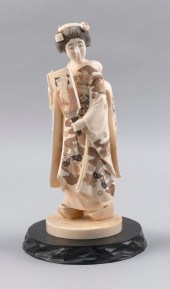JAPANESE CARVED IVORY FIGURE O