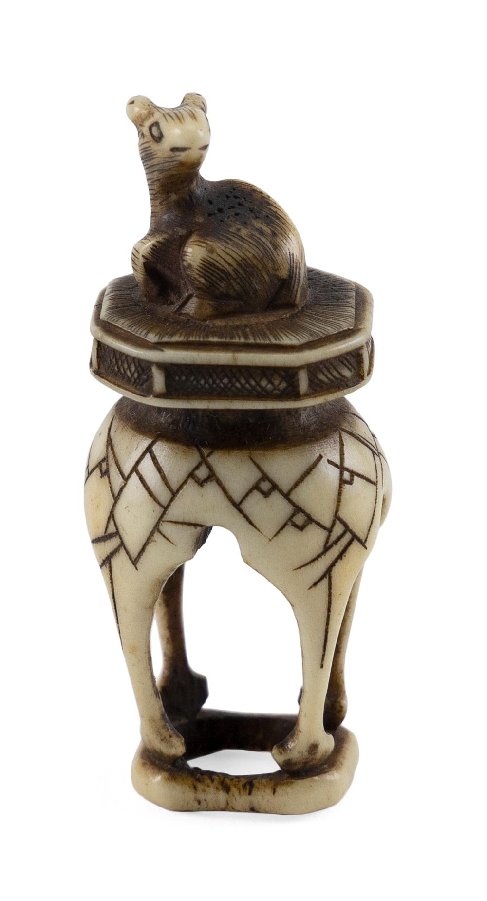 JAPANESE CARVED IVORY NETSUKE