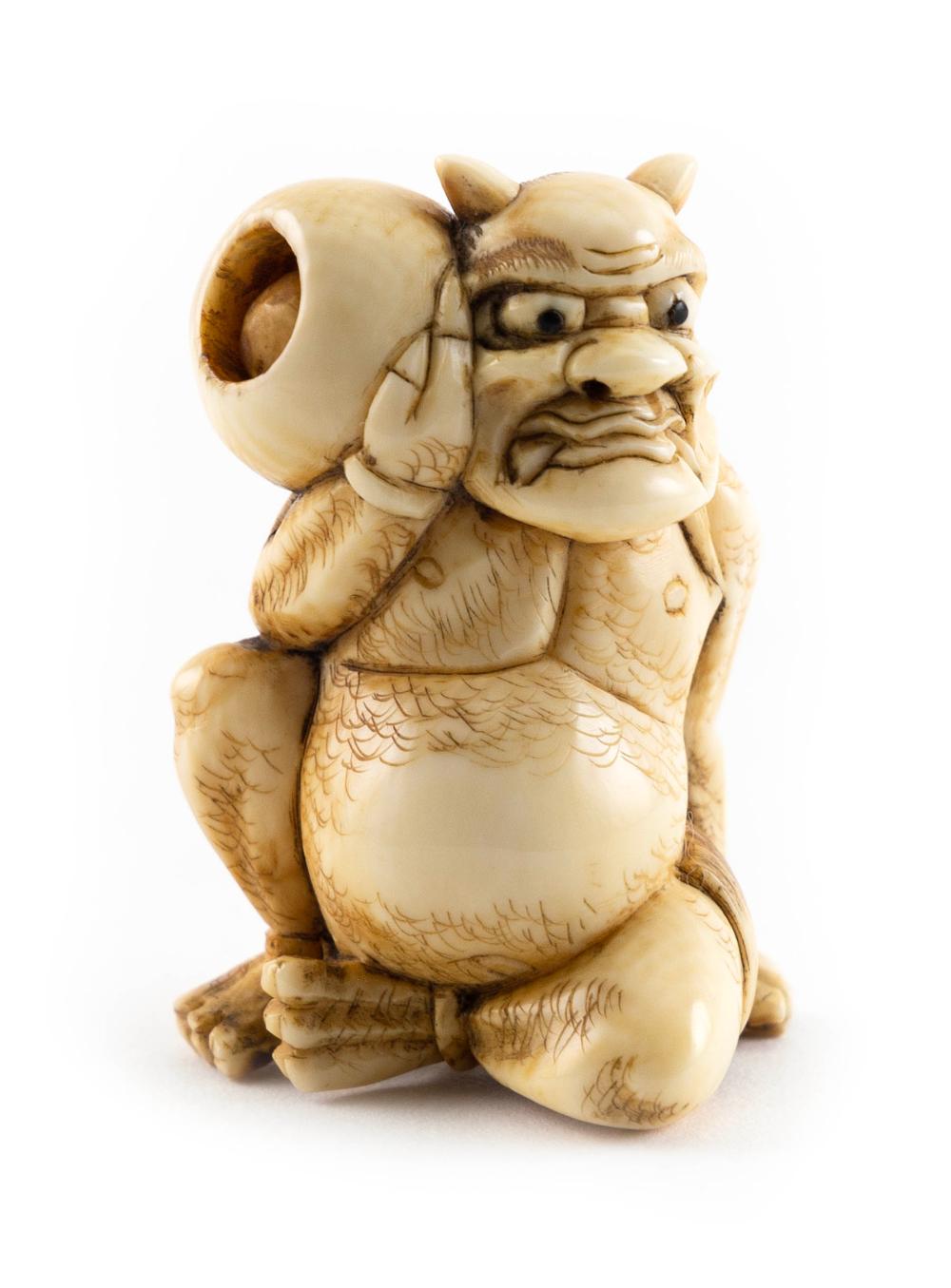 JAPANESE CARVED IVORY NETSUKE