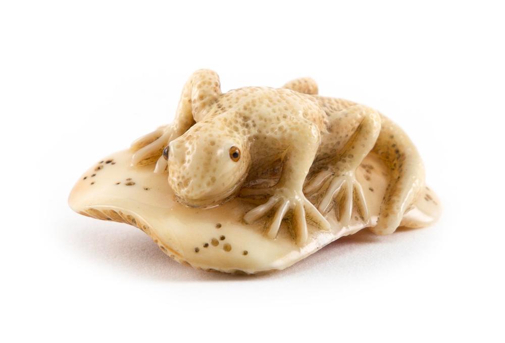 JAPANESE CARVED IVORY NETSUKE BY