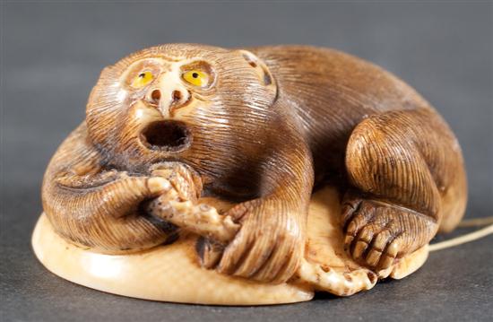 Japanese carved ivory netsuke: