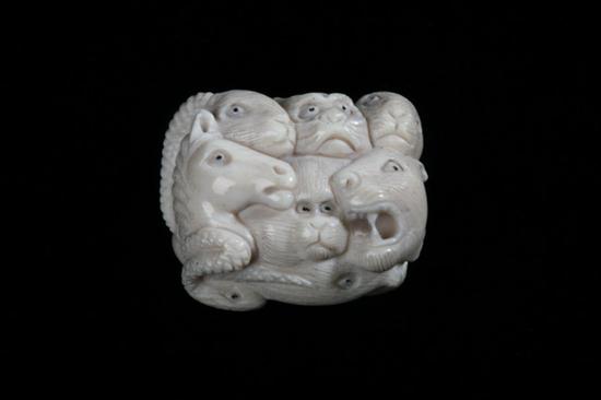 JAPANESE CARVED IVORY NETSUKE OF