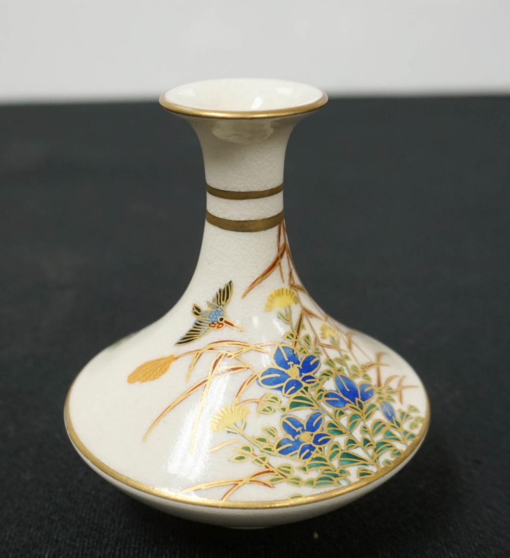 JAPANESE EARTHENWARE VASE, H: 4 IN.