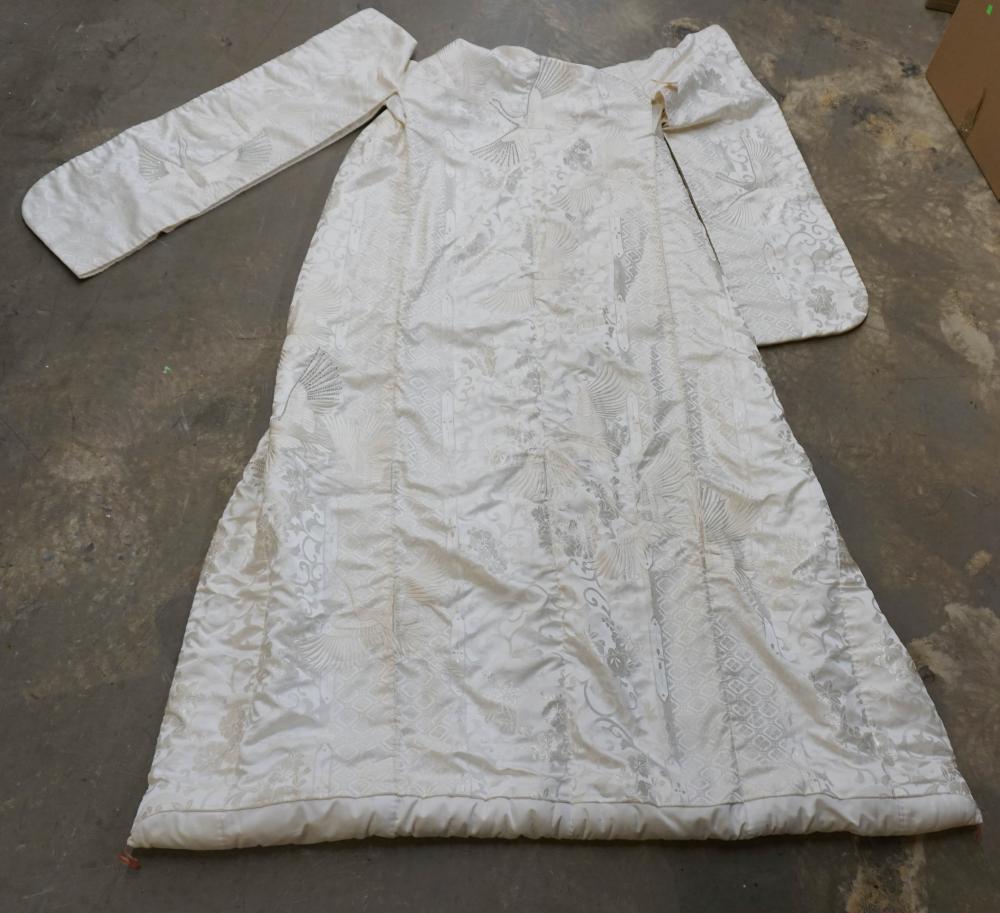 JAPANESE EMBROIDERED KIMONOJapanese