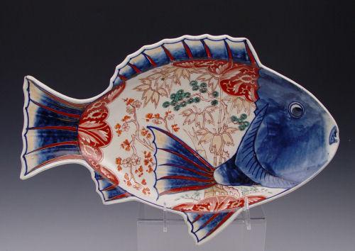 JAPANESE FISH FORM IMARI PLATE: