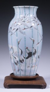 JAPANESE FLYING CRANES VASE Ci