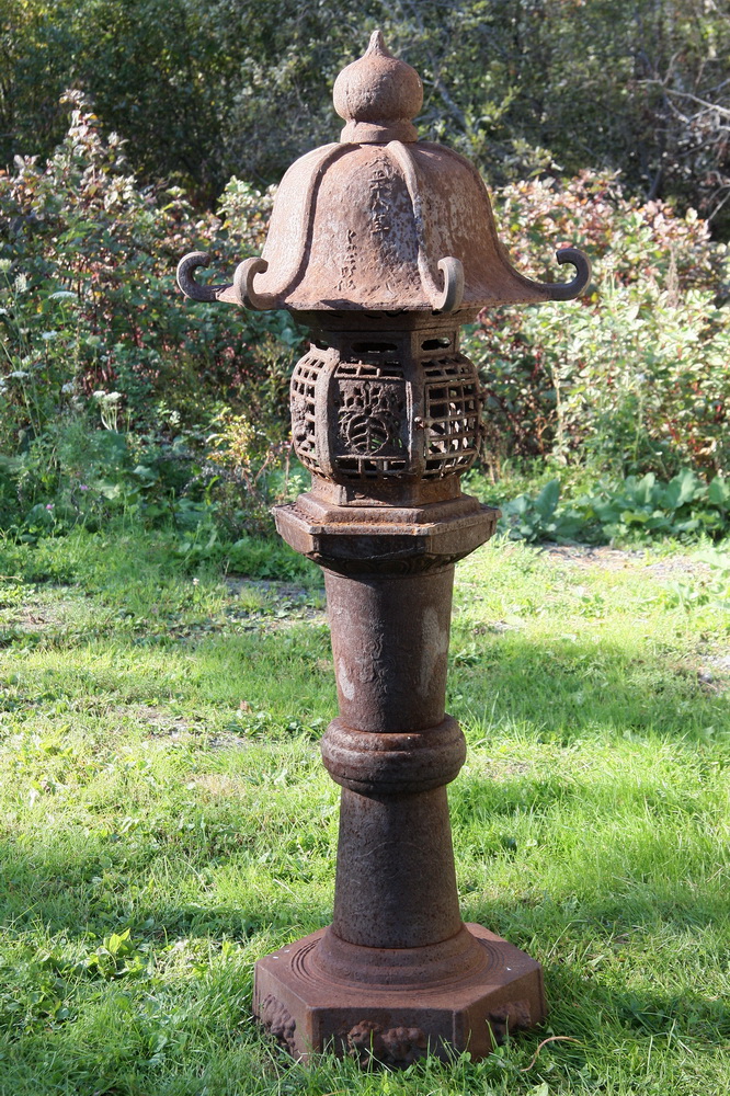 JAPANESE GARDEN IRON STANDING
