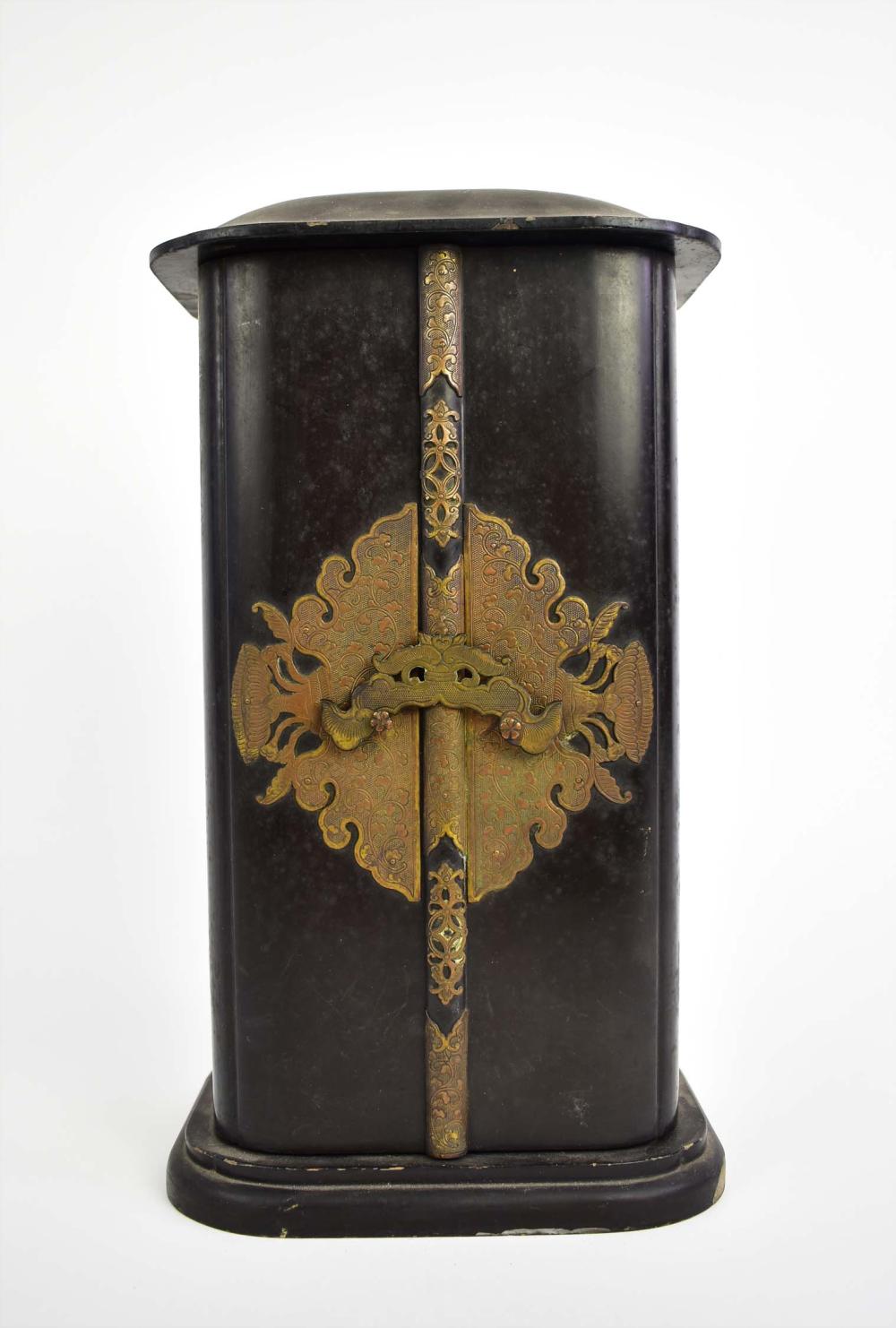 JAPANESE GILT AND BLACK LACQUER