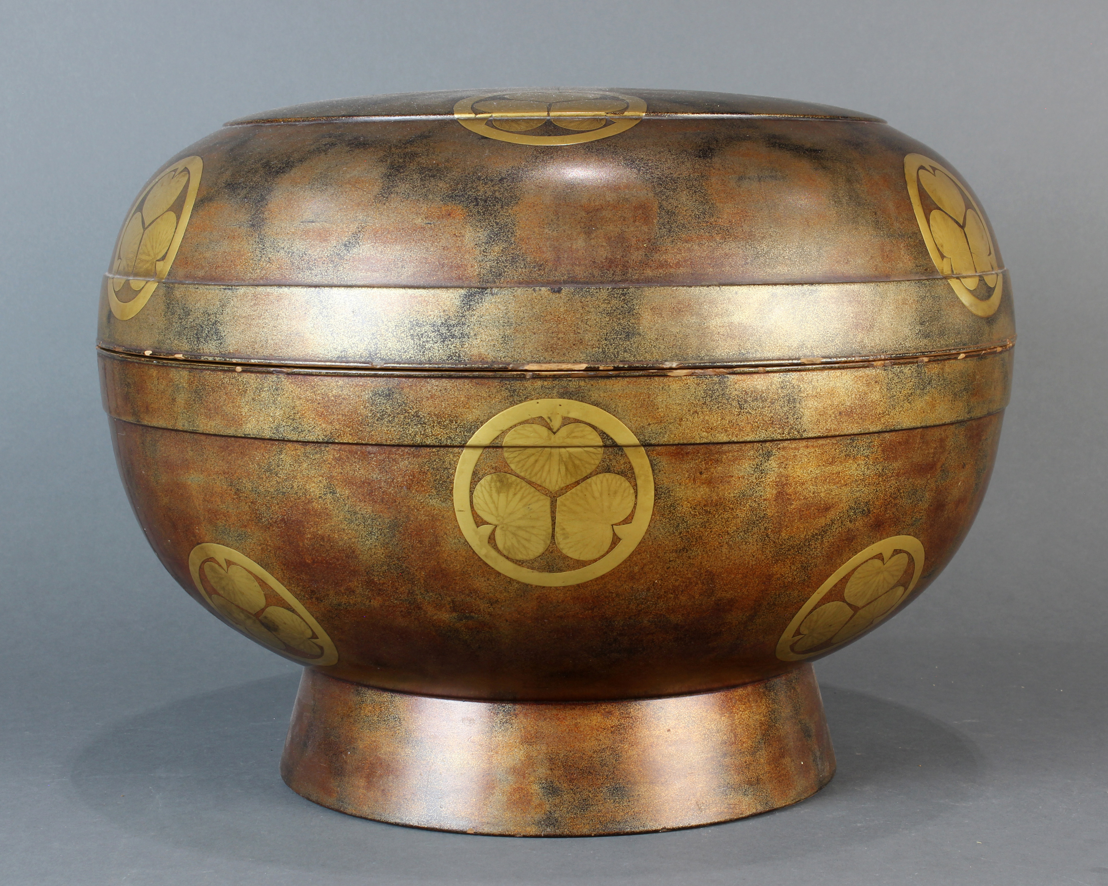 JAPANESE GILT LACQUERED CIRCULAR